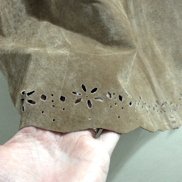 Select suede skirt with matching belt - Picture 4 of 13